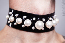 Load image into Gallery viewer, Pearl Queen